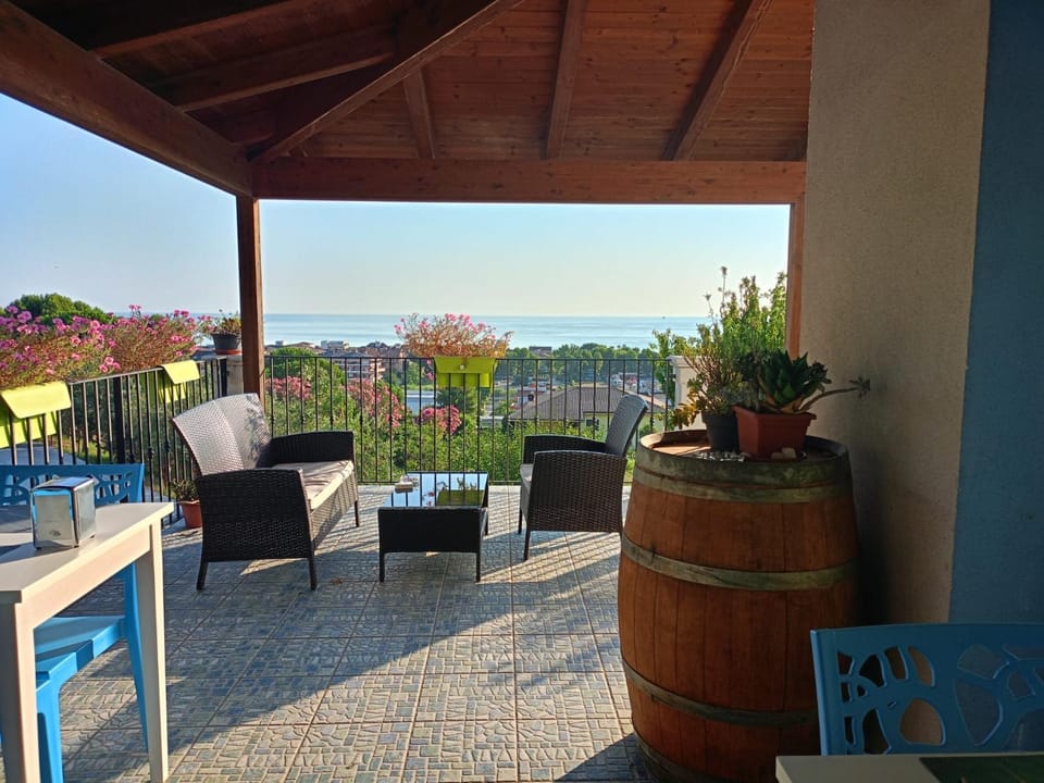 Patio, Day, Natural landscape, View (from property/room), Balcony/Terrace, Breakfast