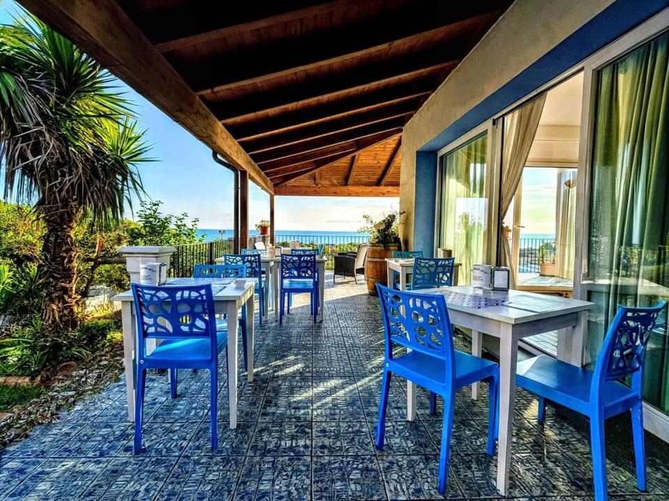 Patio, Day, Natural landscape, View (from property/room), Balcony/Terrace, Sea view, Breakfast