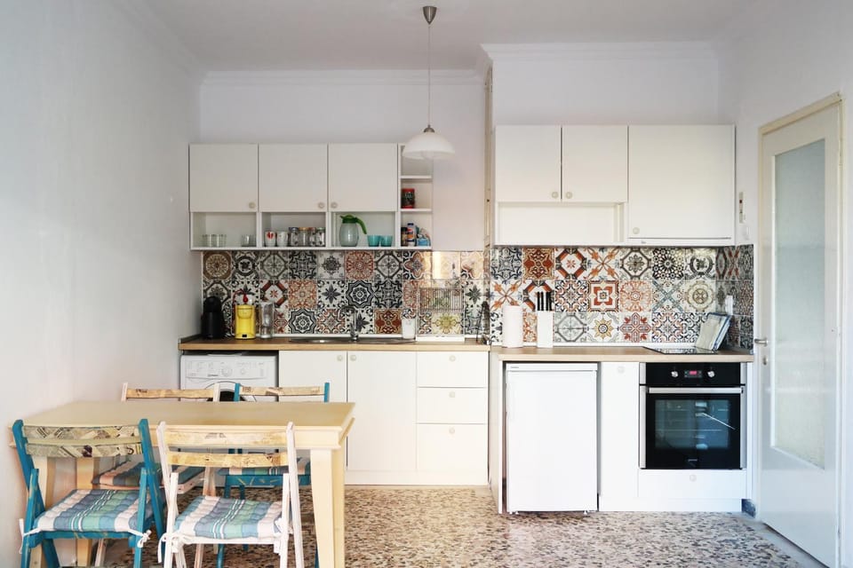 Coffee/tea facilities, Kitchen or kitchenette, Seating area