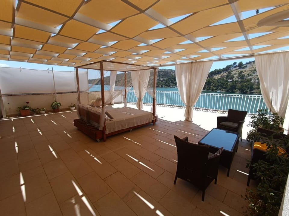 View (from property/room), Balcony/Terrace, Seating area