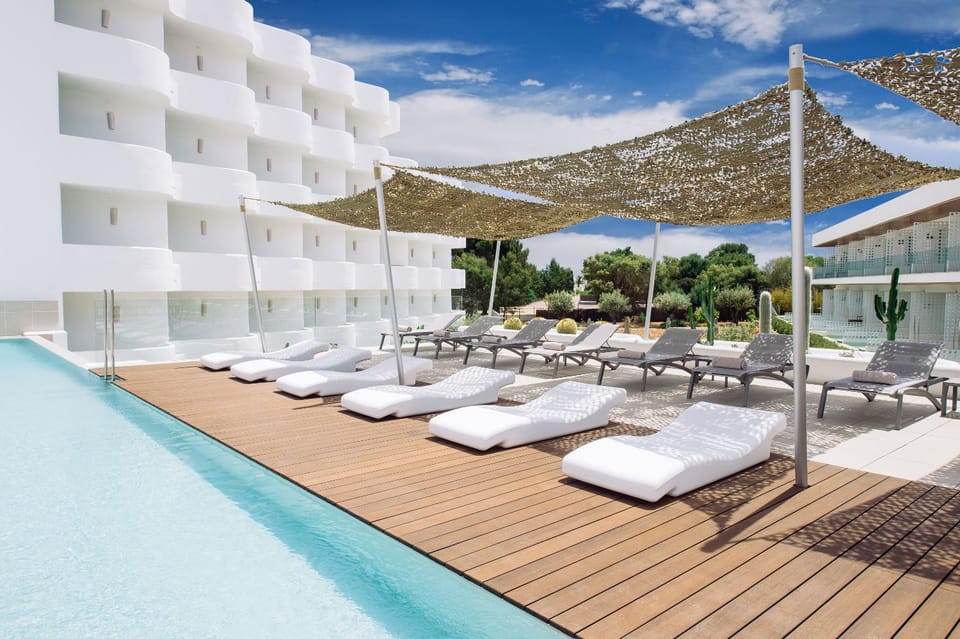 Solarium, Garden view, Pool view, Swimming pool