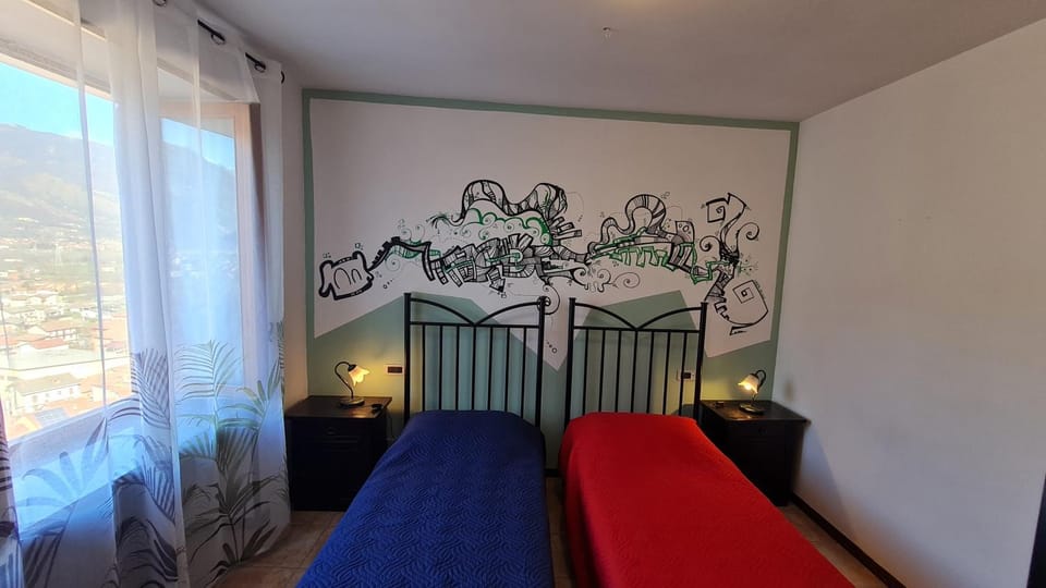 Bed, Photo of the whole room, Bedroom, Mountain view