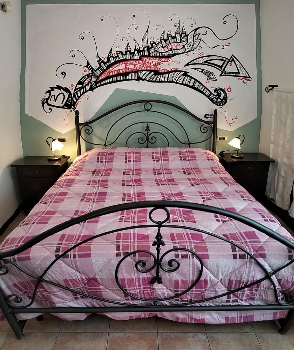 Bed, Photo of the whole room, Bedroom