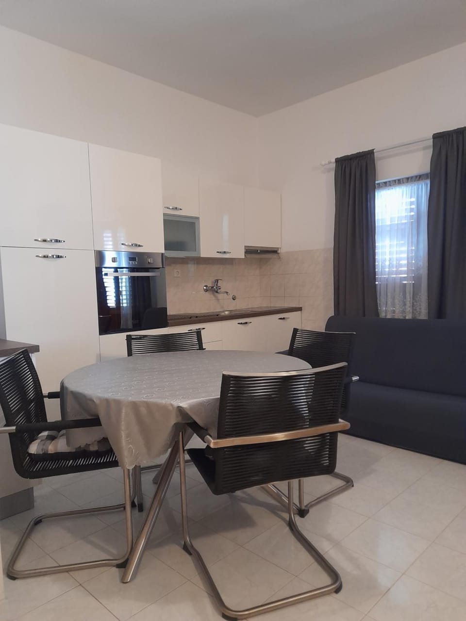 Kitchen or kitchenette, Living room, Seating area, Dining area, oven, kitchen