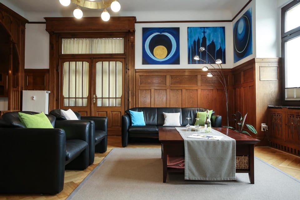 Living room, Seating area