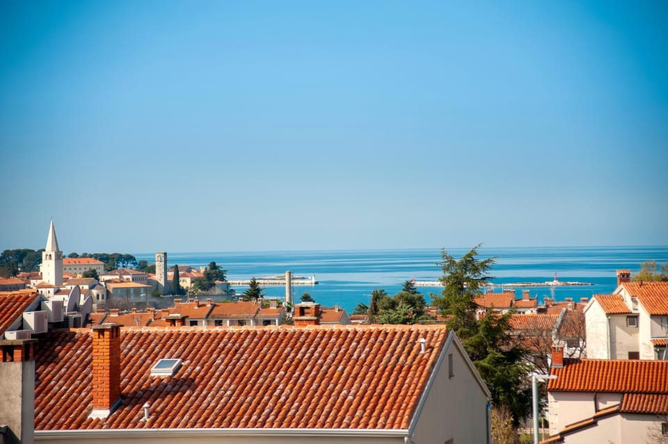City view, Sea view