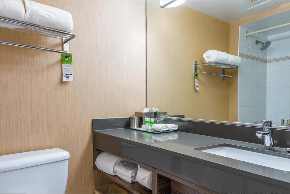 Executive Plaza Hotel & Conference Centre, Metro Vancouver Hotel in Coquitlam