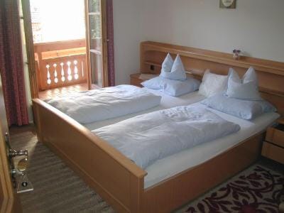 Gästehaus Alpin - inkl. Chiemgau-Karte Bed and Breakfast in Salzburgerland