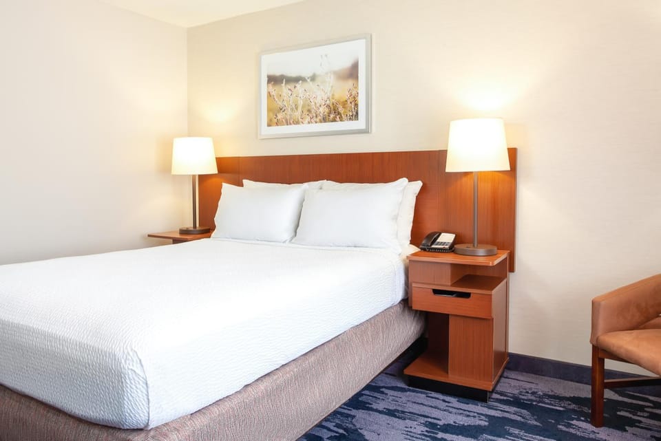 Bed, Seating area