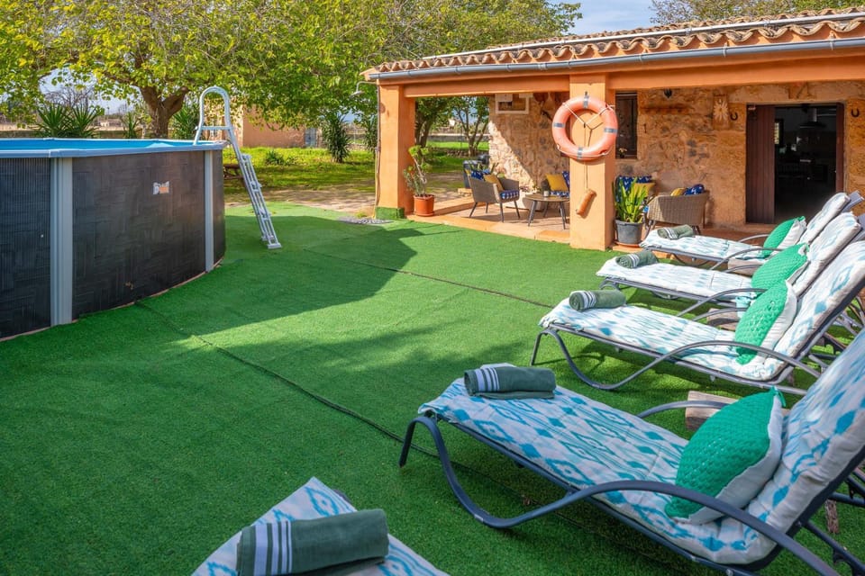Swimming pool, sunbed