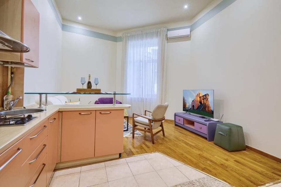 Kitchen or kitchenette, Living room, Seating area