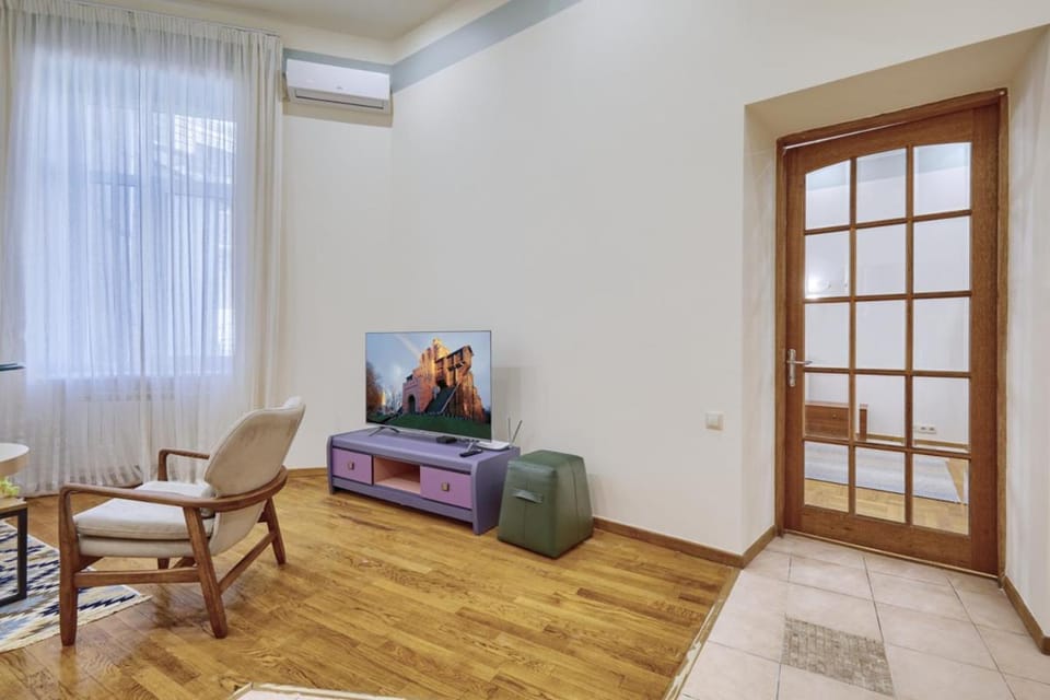 TV and multimedia, Seating area