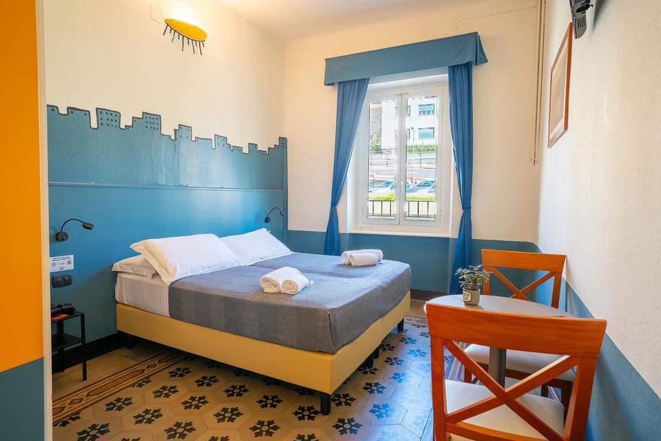 Bed, TV and multimedia, Bedroom, towels