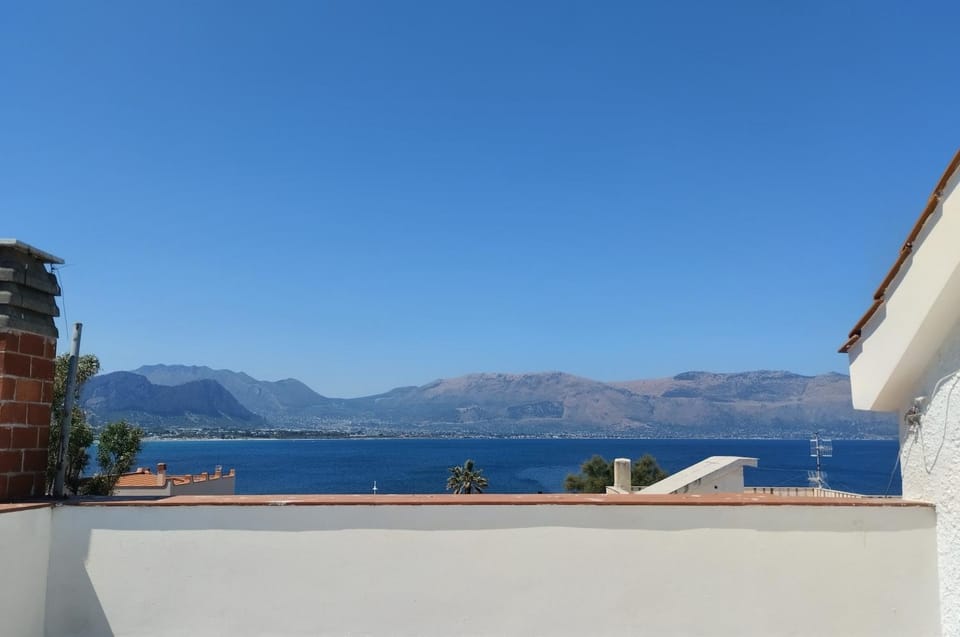 Mountain view, Sea view