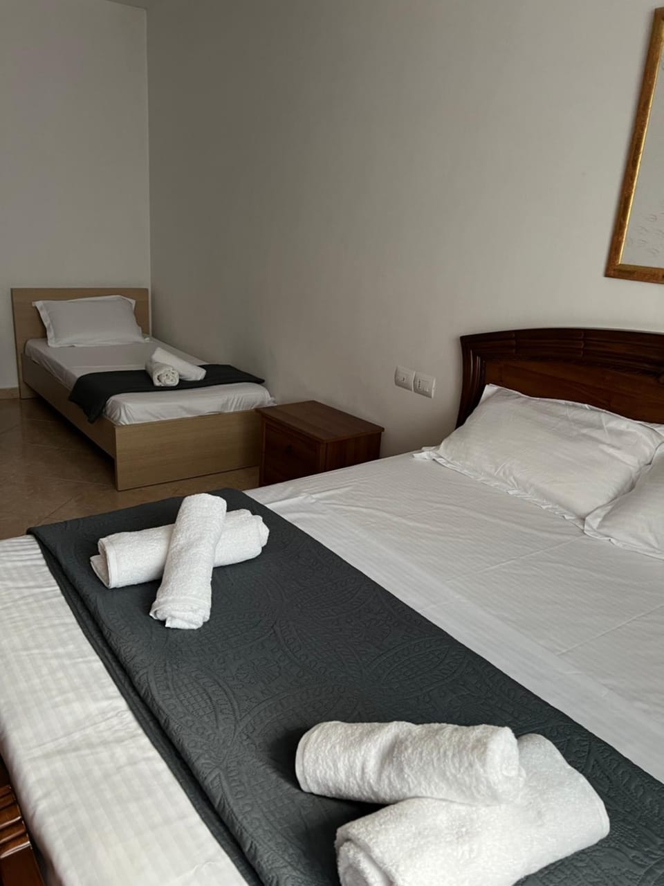 Bed, Photo of the whole room, Bedroom, towels