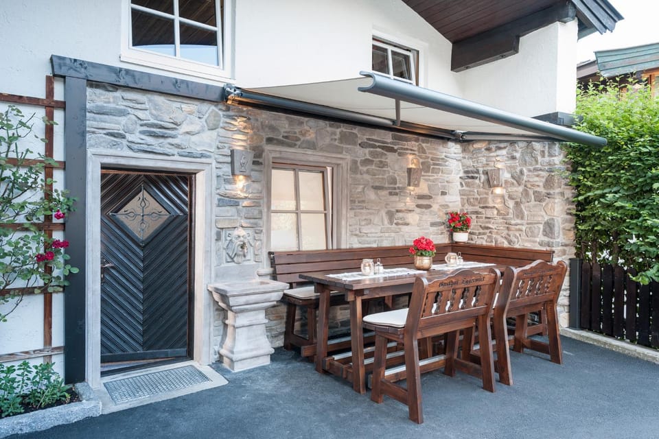 Patio, Restaurant/places to eat, Balcony/Terrace, Balcony/Terrace, Dining area