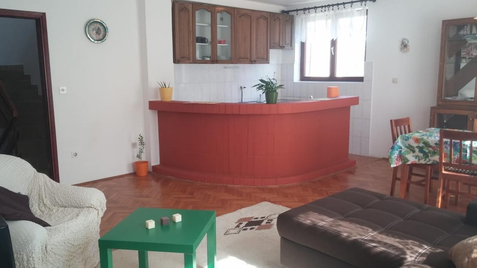 Communal lounge/ TV room, Bed, Summer, TV and multimedia, Coffee/tea facilities, Kitchen or kitchenette, Living room, Photo of the whole room, Seating area, Communal kitchen, On site