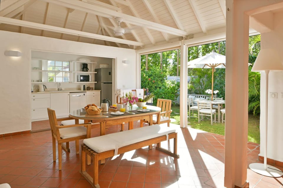Property building, Garden, Dining area, Garden view, Breakfast, Dinner, kitchen