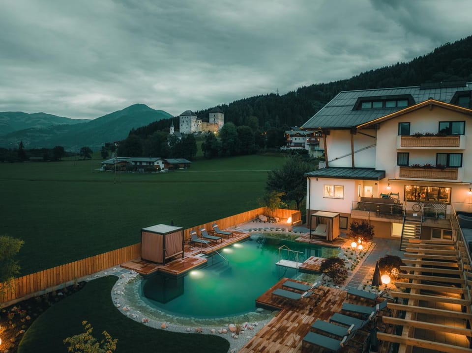 Property building, Garden, Swimming pool