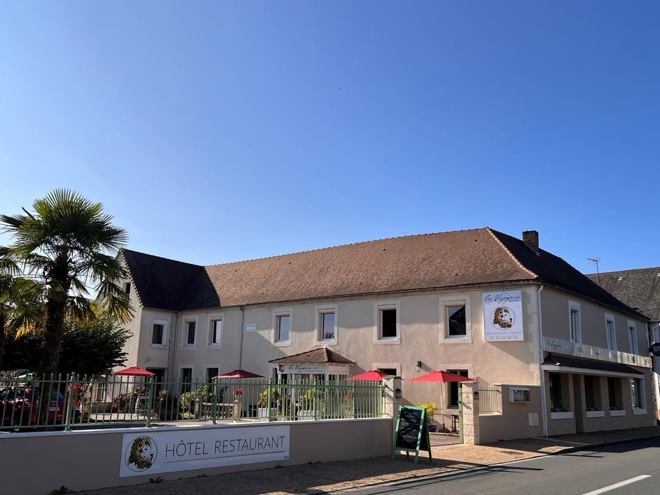 Property building, Restaurant/places to eat