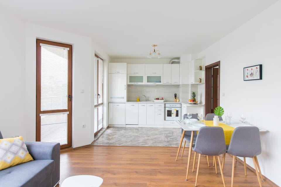 Coffee/tea facilities, Kitchen or kitchenette, Dining area