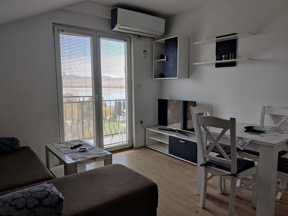 TV and multimedia, Living room, Lake view