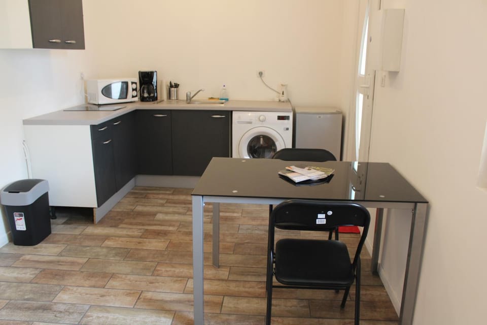 Kitchen or kitchenette, Living room, Dining area