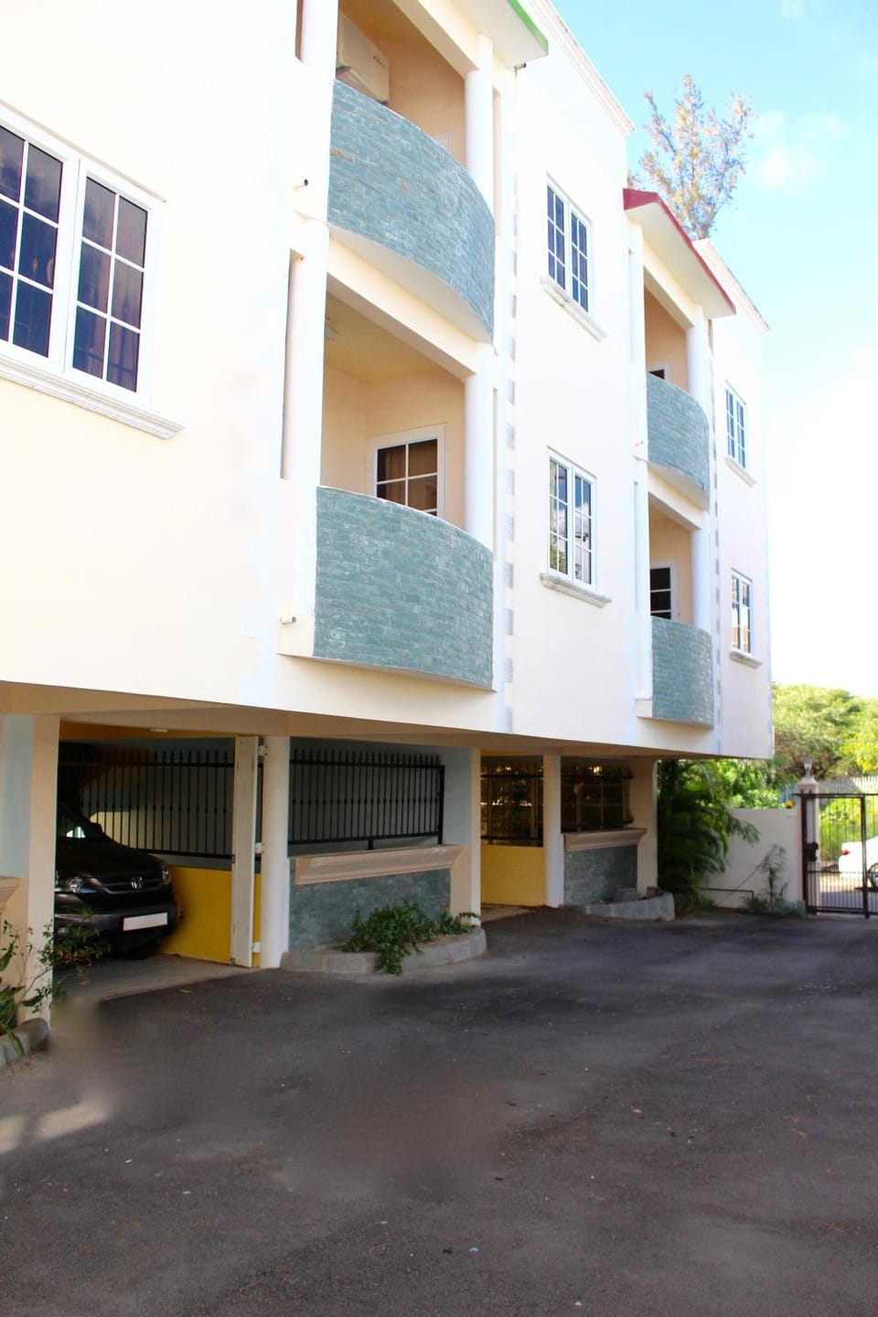 Property building, Facade/entrance