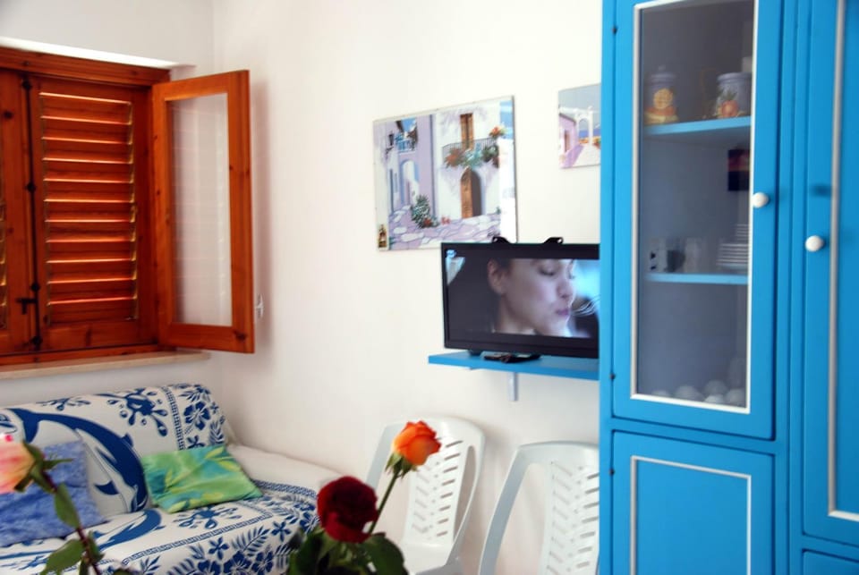 TV and multimedia, Coffee/tea facilities, Living room, Dining area