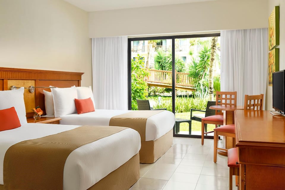 Bed, Garden, View (from property/room), Bedroom