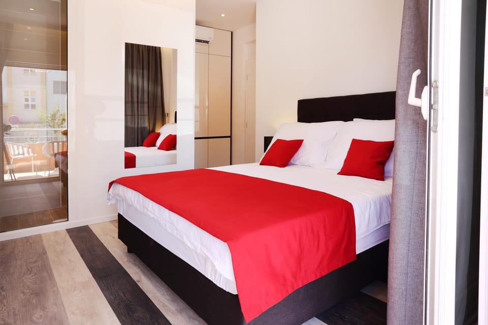 Bed, Bathroom, Bedroom