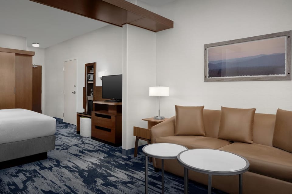 Bed, TV and multimedia, Living room, Seating area, Bedroom, wardrobe