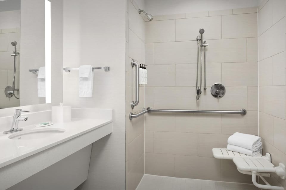 Shower, Bathroom, acessibility