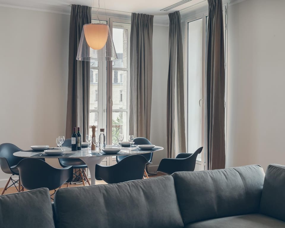 Day, Dining area