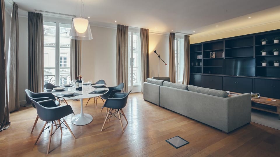 Day, Dining area