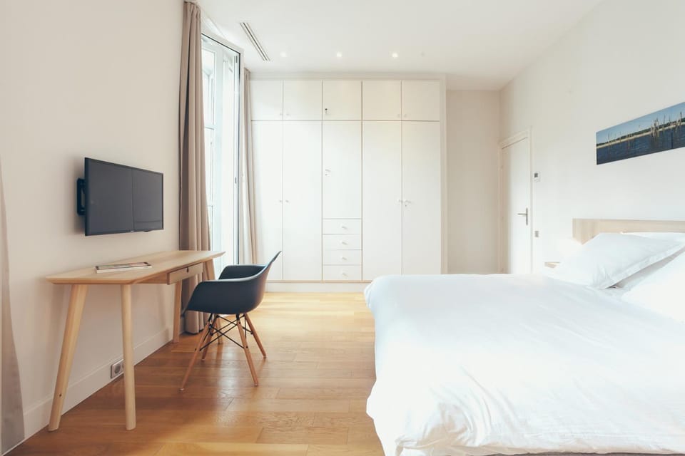 Day, Photo of the whole room