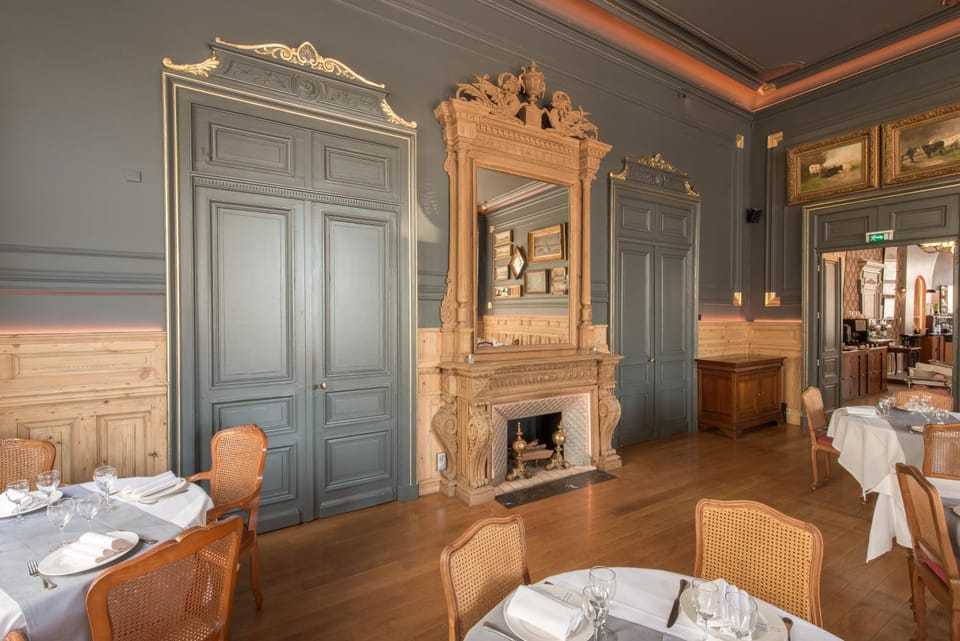 Restaurant/places to eat, Banquet/Function facilities