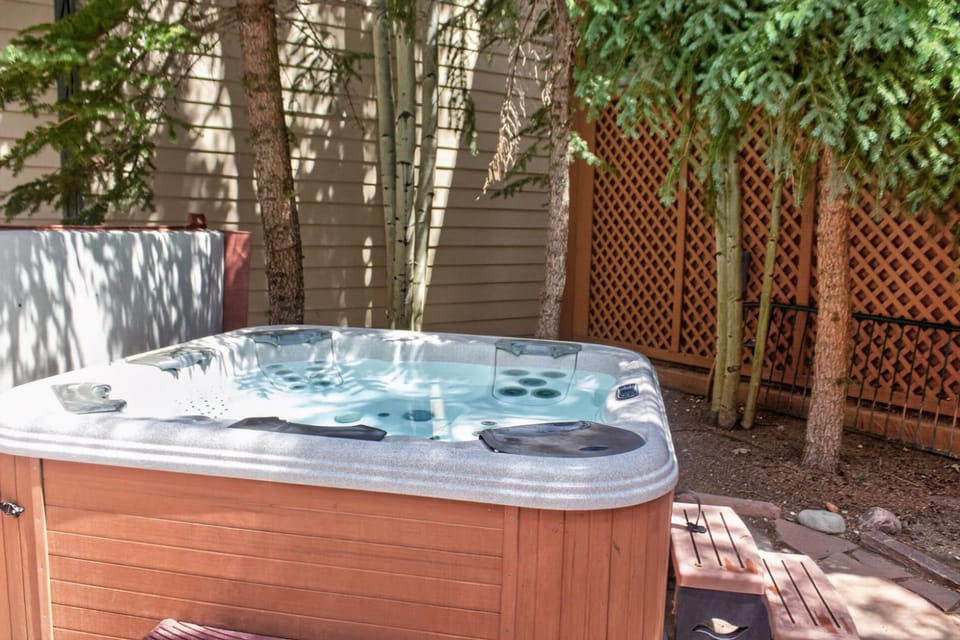Right on Main St Hot Tub Close to Marina Garage Apartment in Frisco