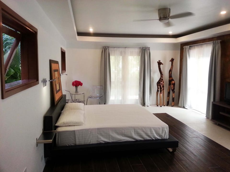 Property building, Bed, Photo of the whole room, Bedroom, Entertainment
