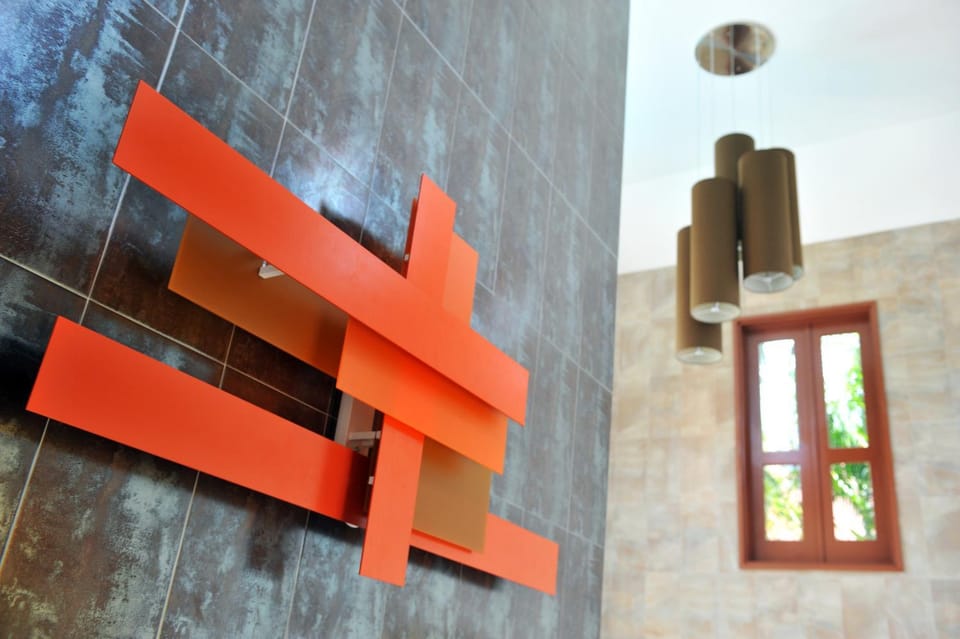 Property building, Living room, Lobby or reception, Decorative detail, Seating area, Diving, On site, Area and facilities