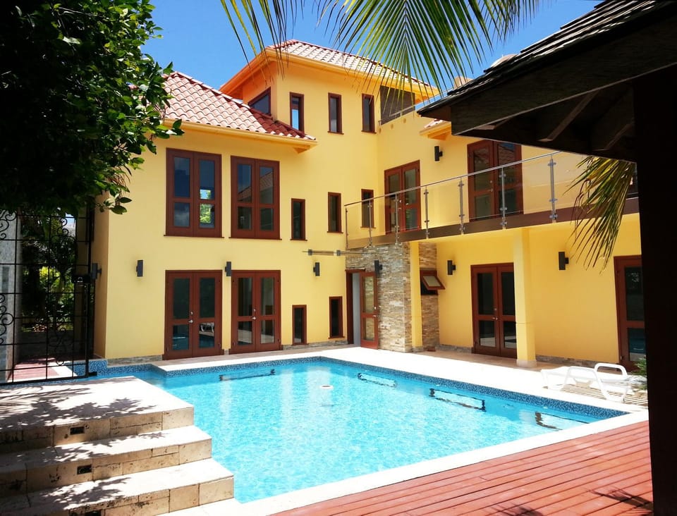 Property building, Garden, View (from property/room), View (from property/room), Balcony/Terrace, Balcony/Terrace, Pool view, Pool view, Swimming pool, Entertainment, Inner courtyard view