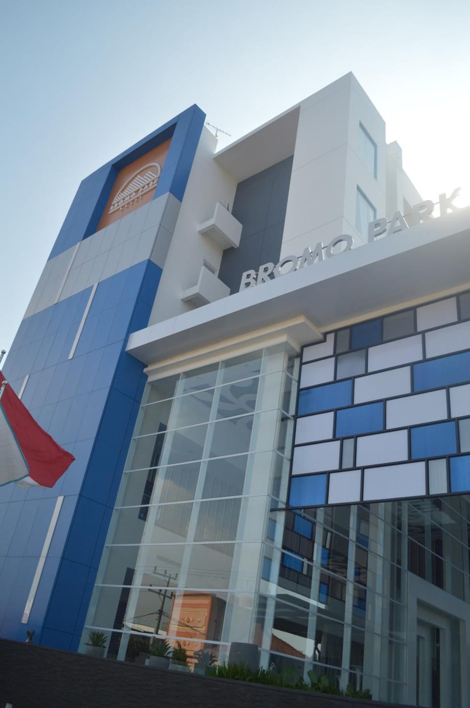 Facade/entrance