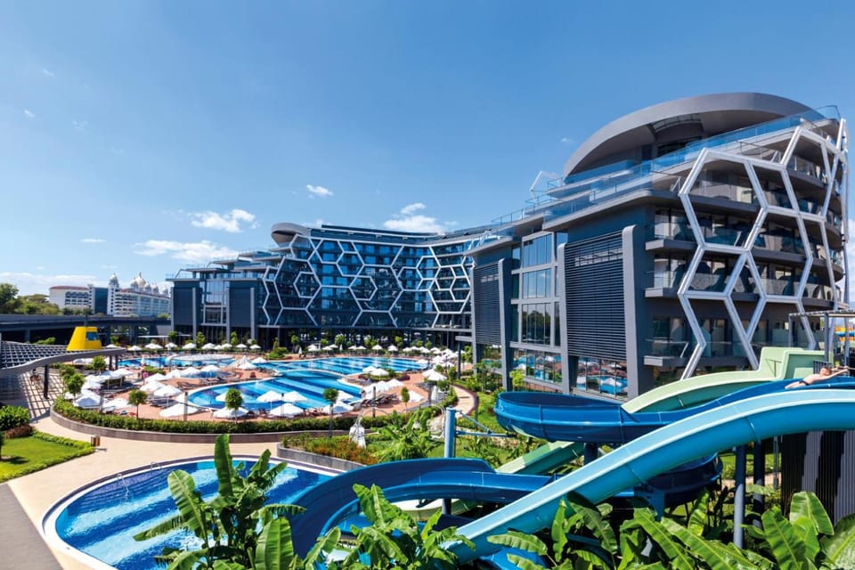 Property building, Day, Swimming pool