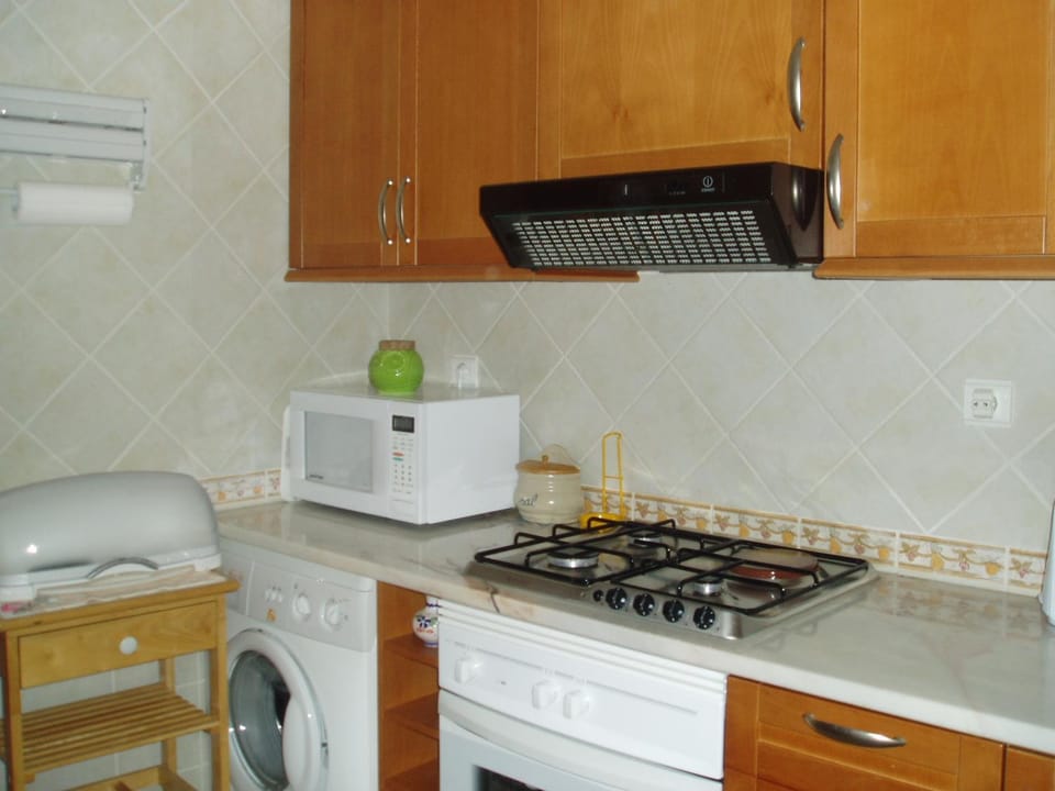 Kitchen or kitchenette, Communal kitchen
