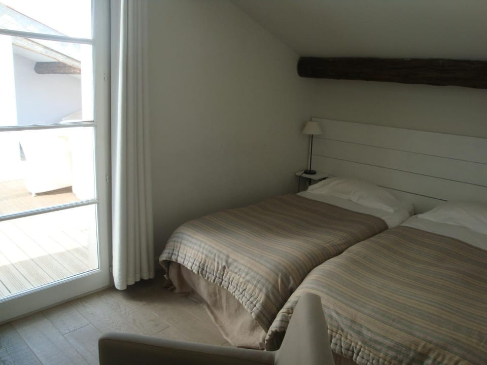 Bed, Day