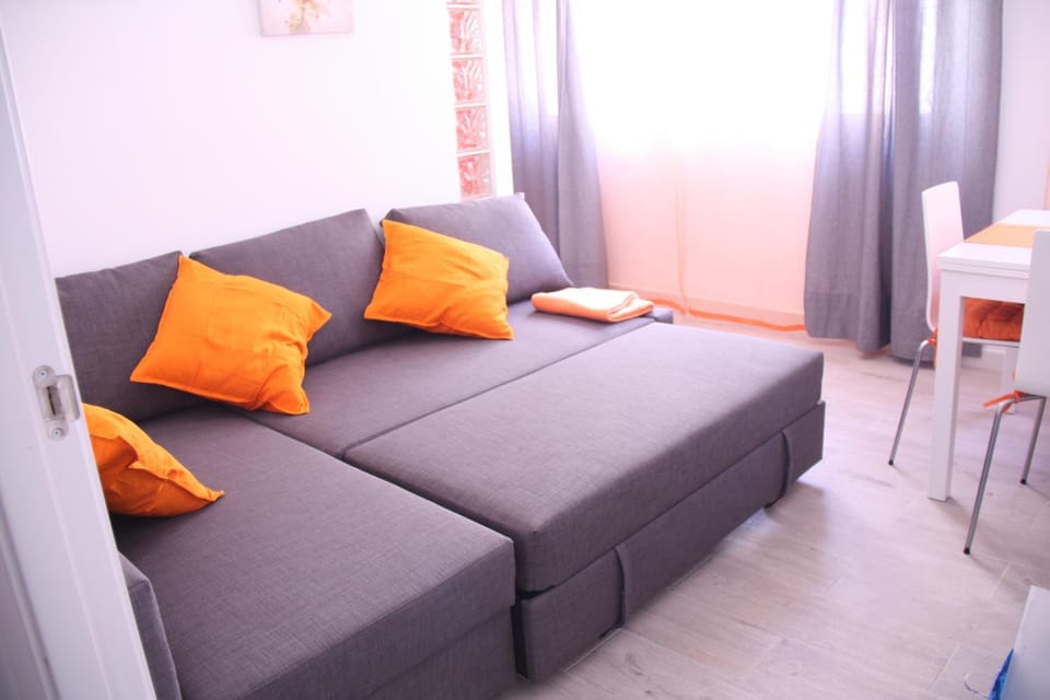 Day, Living room