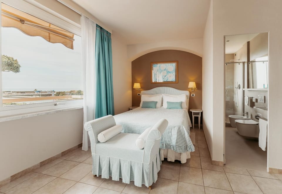 Bed, Bathroom, Bedroom, towels