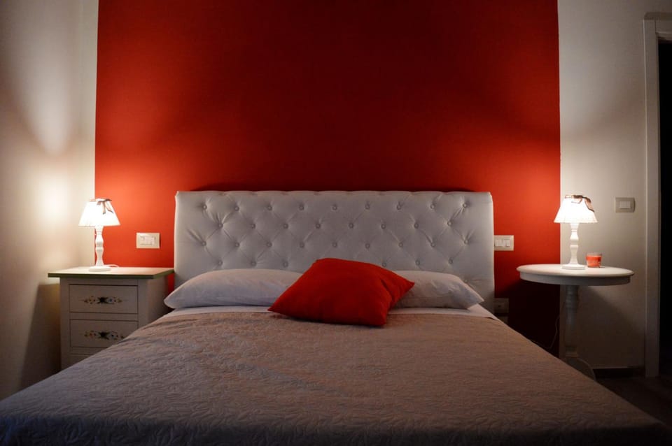 Shower, Toilet, Bathroom, TV and multimedia, Photo of the whole room, Bedroom, Area and facilities