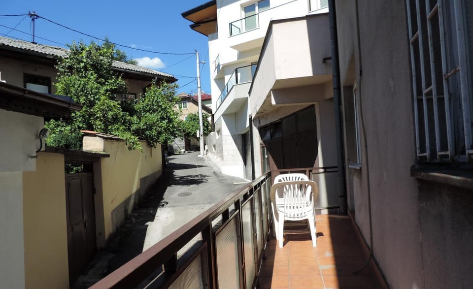 Property building, Balcony/Terrace, Street view
