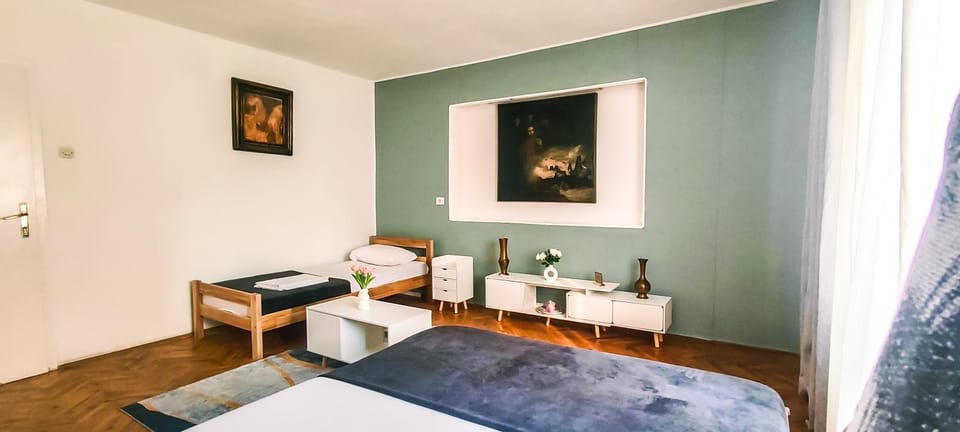 Photo of the whole room, Bedroom